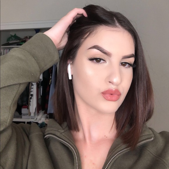 Meet your Posher, Kelly - Picture 1 of 1